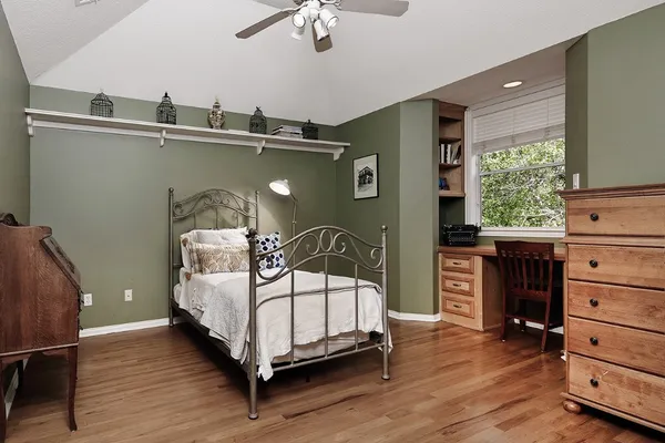 $1,865,000 | 122 East Bracebridge Circle, The Woodlands, TX 77382