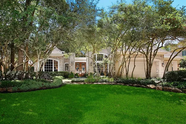 $1,865,000 | 122 East Bracebridge Circle, The Woodlands, TX 77382