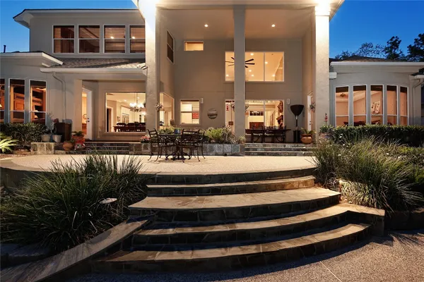 $1,865,000 | 122 East Bracebridge Circle, The Woodlands, TX 77382