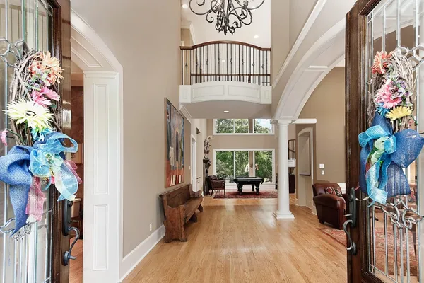 $1,865,000 | 122 East Bracebridge Circle, The Woodlands, TX 77382