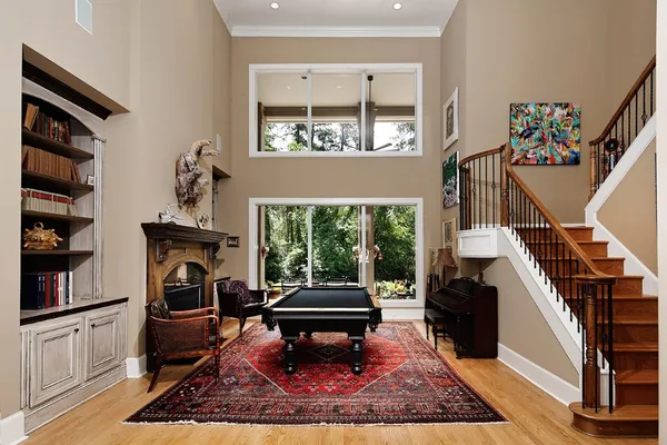 $1,865,000 | 122 East Bracebridge Circle, The Woodlands, TX 77382