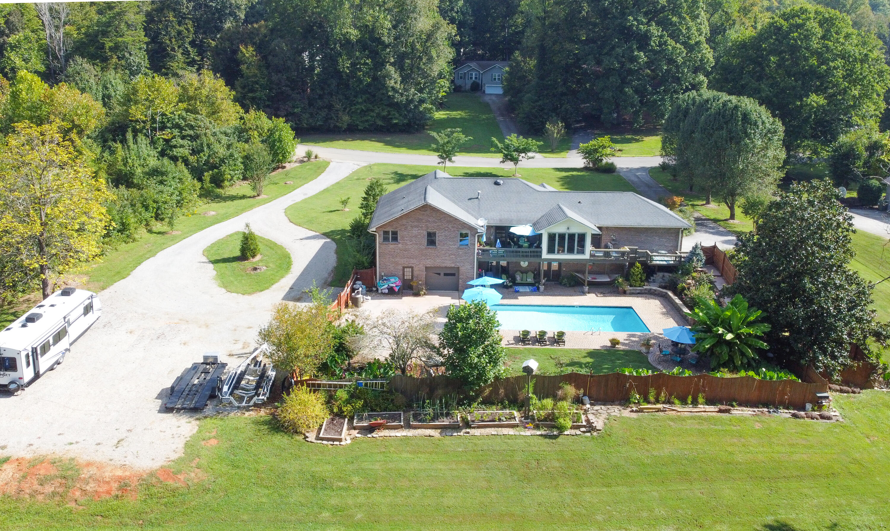 354 Fallen Oak Circle Seymour, TN 37865 - Photo 2 of 33 + Air-2