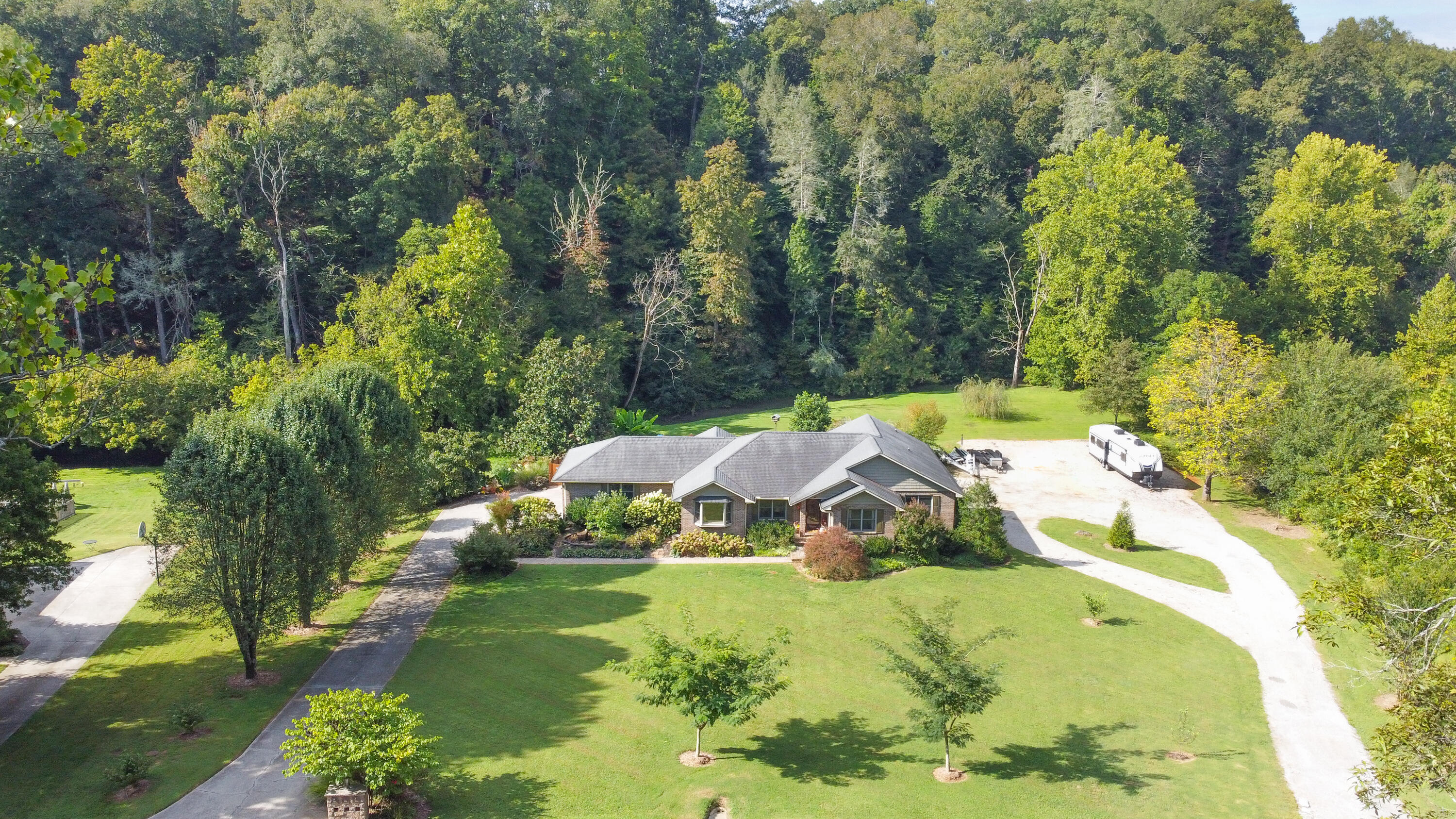 354 Fallen Oak Circle Seymour, TN 37865 - Photo 3 of 33 + Air-1 (2)