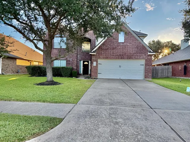 a front view of house with yard