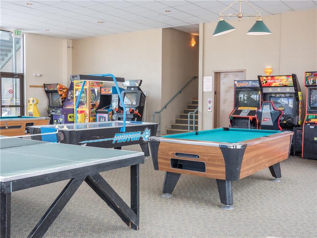 8100 Ryan Gulch Road, Unit E206 Silverthorne, CO 80498 - Photo 31 of 32 a room with table and chairs