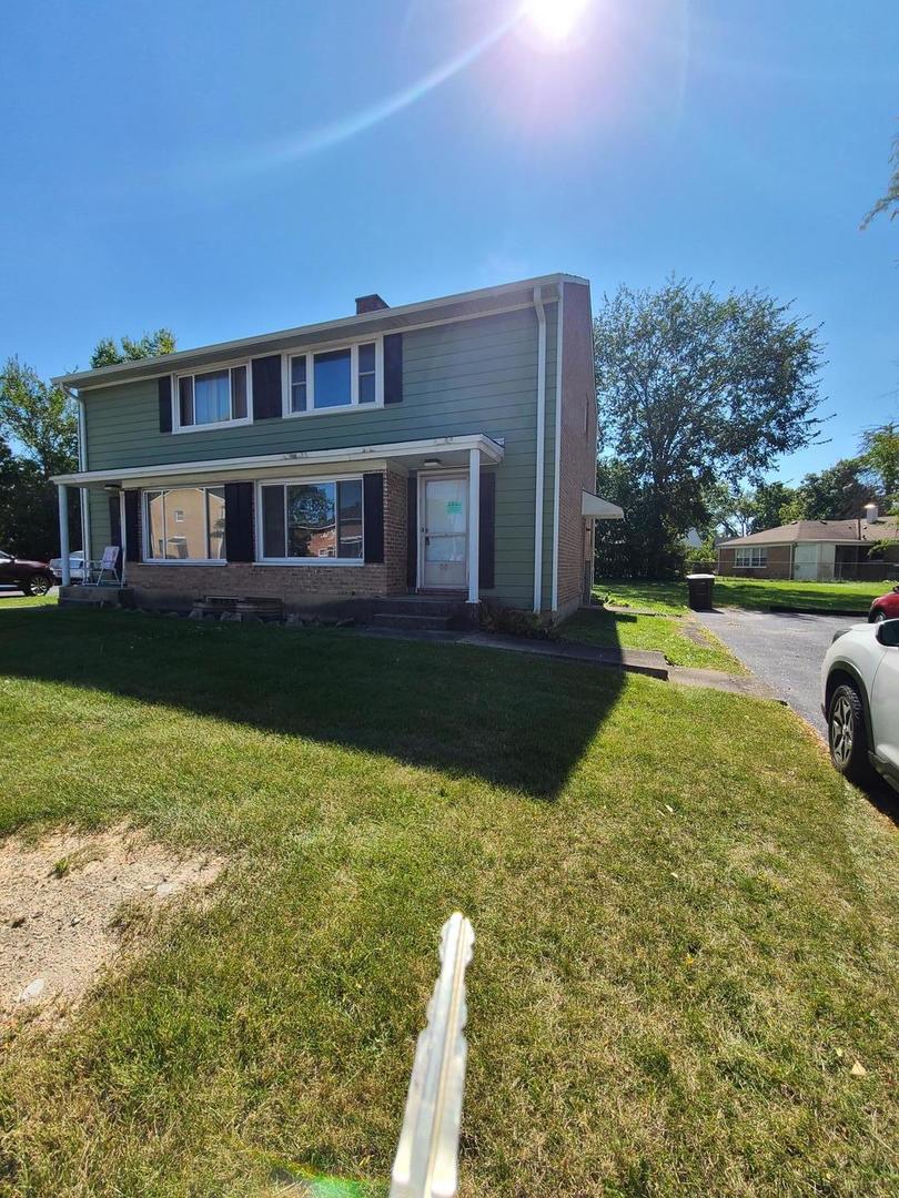 35 McGarity Road, Unit 772 Park Forest, IL 60466 - Photo 1 of 7 a view of a house with backyard and sitting area