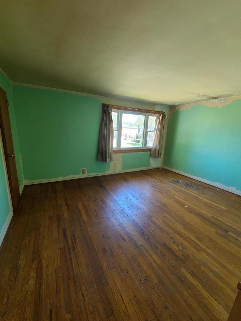 35 McGarity Road, Unit 772 Park Forest, IL 60466 - Photo 5 of 7 a view of room with window and hardwood floor
