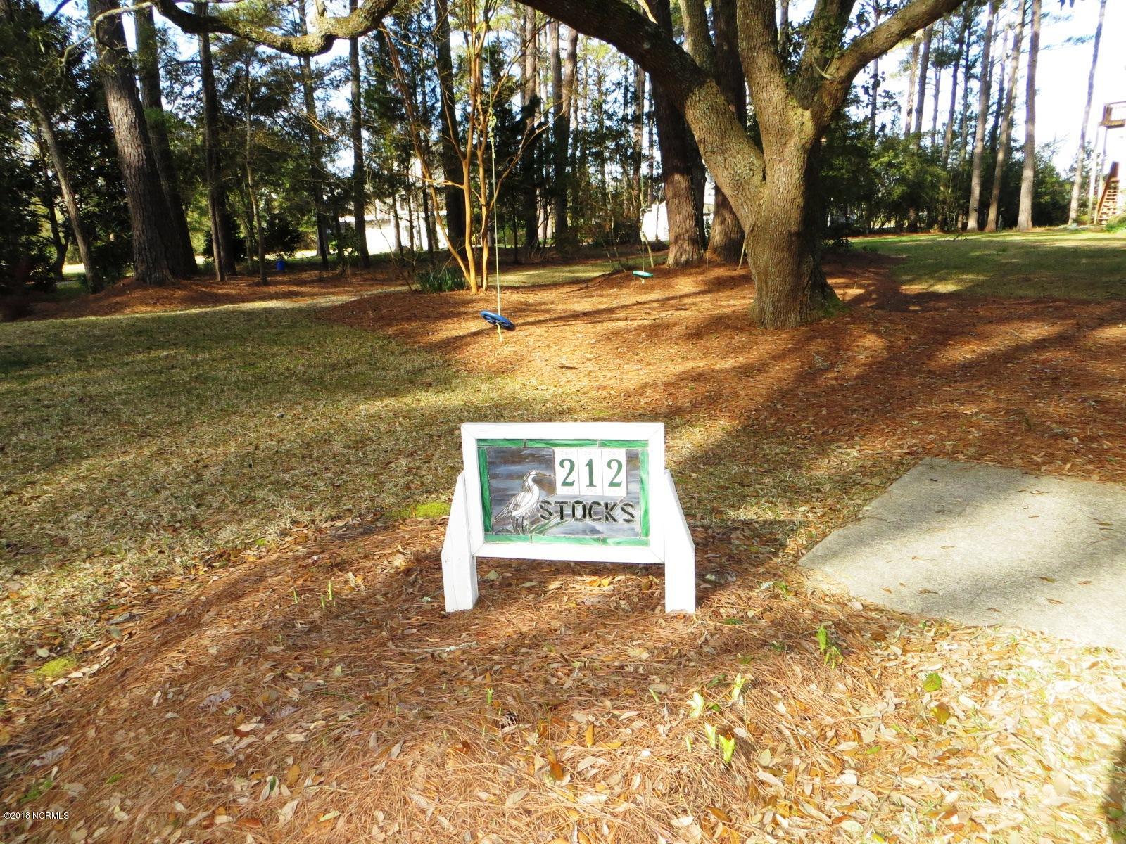 212 Sandy Road Beaufort, NC 28516 - Photo 54 of 60 Front yard