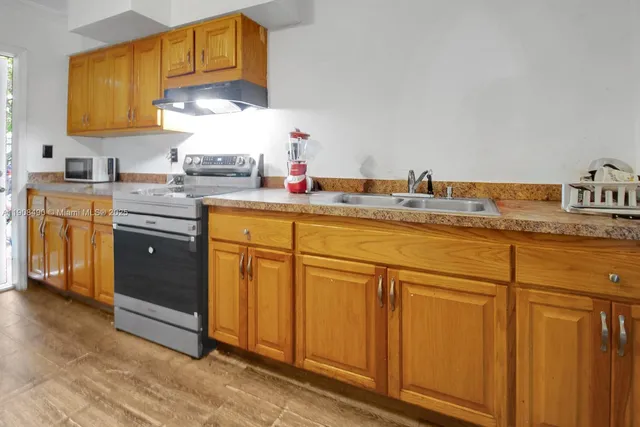 $725,000 | 643-645 Northeast 149th Street, Miami, FL 33162