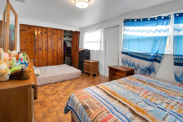 $725,000 | 643-645 Northeast 149th Street, Miami, FL 33162