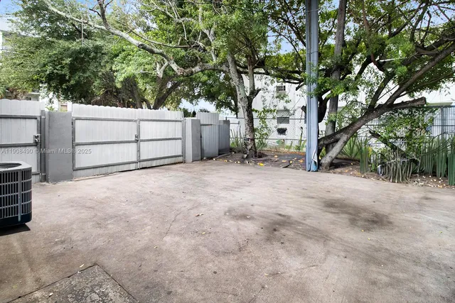 $725,000 | 643-645 Northeast 149th Street, Miami, FL 33162