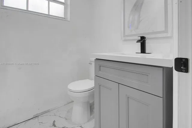 $725,000 | 643-645 Northeast 149th Street, Miami, FL 33162