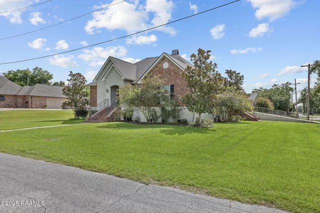 $275,000 | 302 Geoffroy Street, Erath, LA 70533