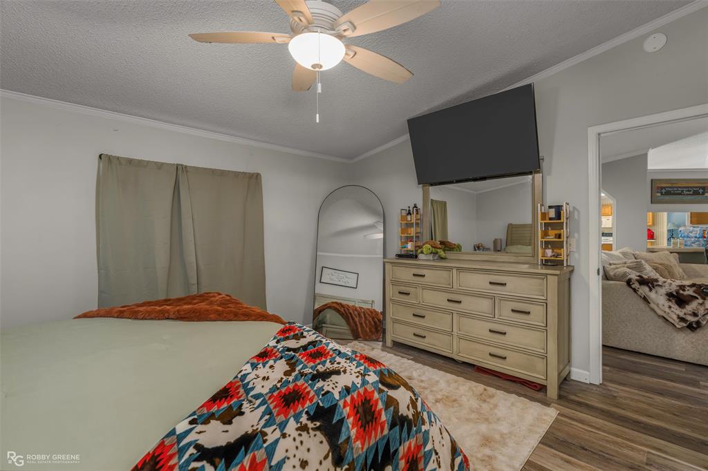 8273 Godfrey Road Shreveport, LA 71129 - Photo 18 of 27 Wood-finish flooring