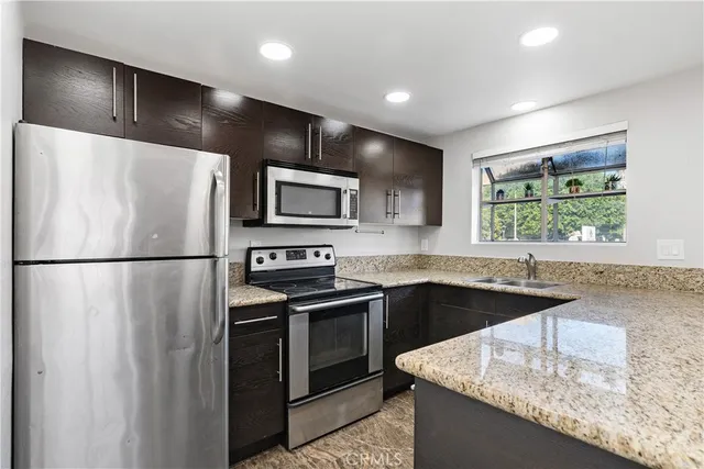 $549,999 | 941 Elm Avenue, Unit 16, Long Beach, CA 90813