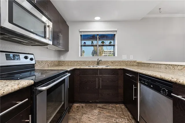 $549,999 | 941 Elm Avenue, Unit 16, Long Beach, CA 90813