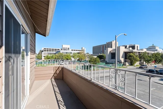 $549,999 | 941 Elm Avenue, Unit 16, Long Beach, CA 90813