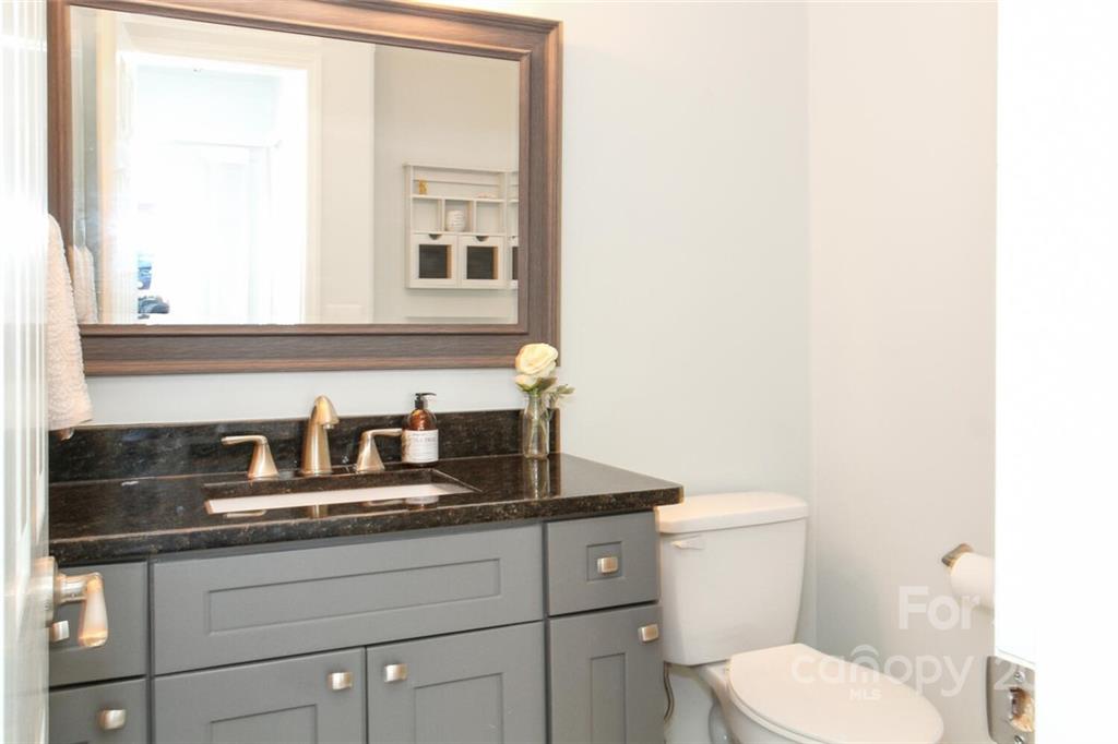 232 Queens Road, Unit 36 Charlotte, NC 28204 - Photo 17 of 22 Gallery Image 17