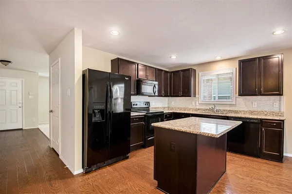 $1,950 | 304 Chert Lane, Fort Worth, TX 76131