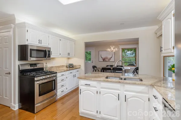 $899,000 | 40 Blackberry Trail, Sapphire, NC 28774