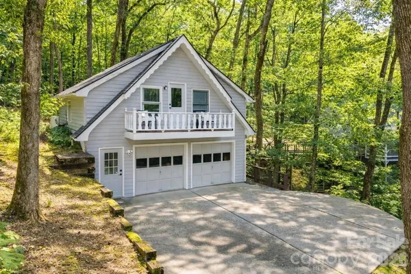$899,000 | 40 Blackberry Trail, Sapphire, NC 28774