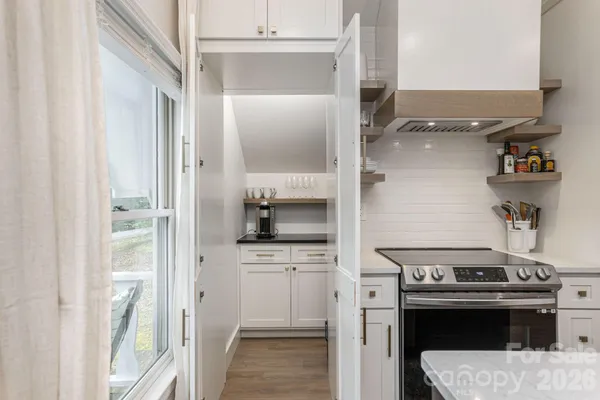 $899,000 | 40 Blackberry Trail, Sapphire, NC 28774