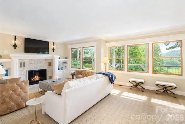 $899,000 | 40 Blackberry Trail, Sapphire, NC 28774