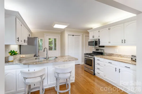 $899,000 | 40 Blackberry Trail, Sapphire, NC 28774