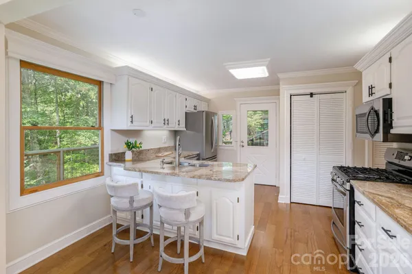 $899,000 | 40 Blackberry Trail, Sapphire, NC 28774