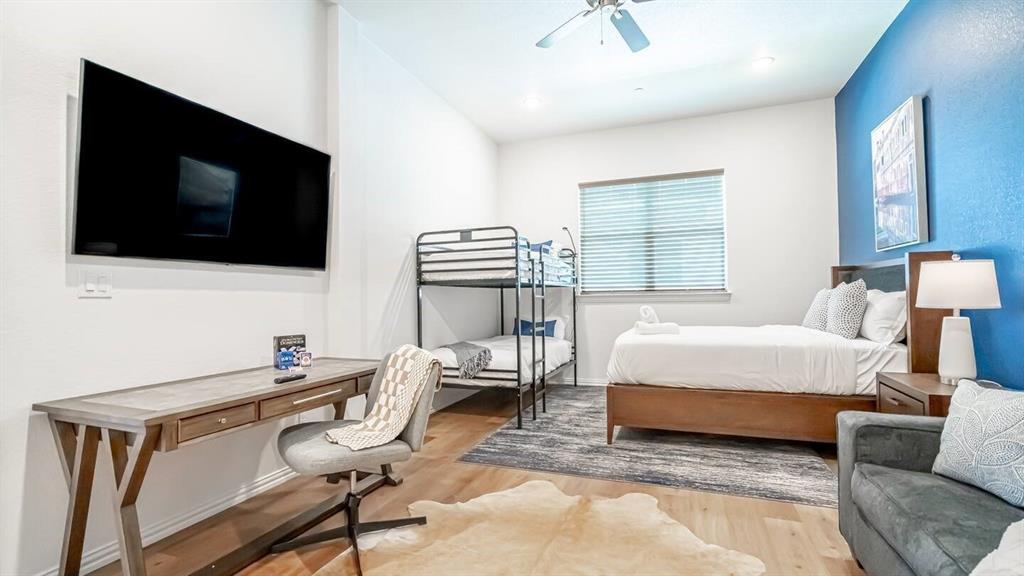 1215 Beaconsfield Lane, Unit 706 Arlington, TX 76011 - Photo 27 of 40 a bedroom with a bed and a flat screen tv