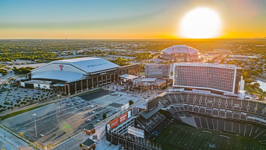 1215 Beaconsfield Lane, Unit 706 Arlington, TX 76011 - Photo 39 of 40 an aerial view of residential houses with outdoor space