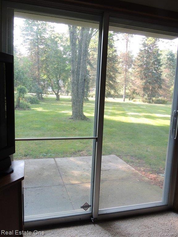 1428 East Avon Circle Rochester, MI 48309 - Photo 11 of 21 View From Family Room