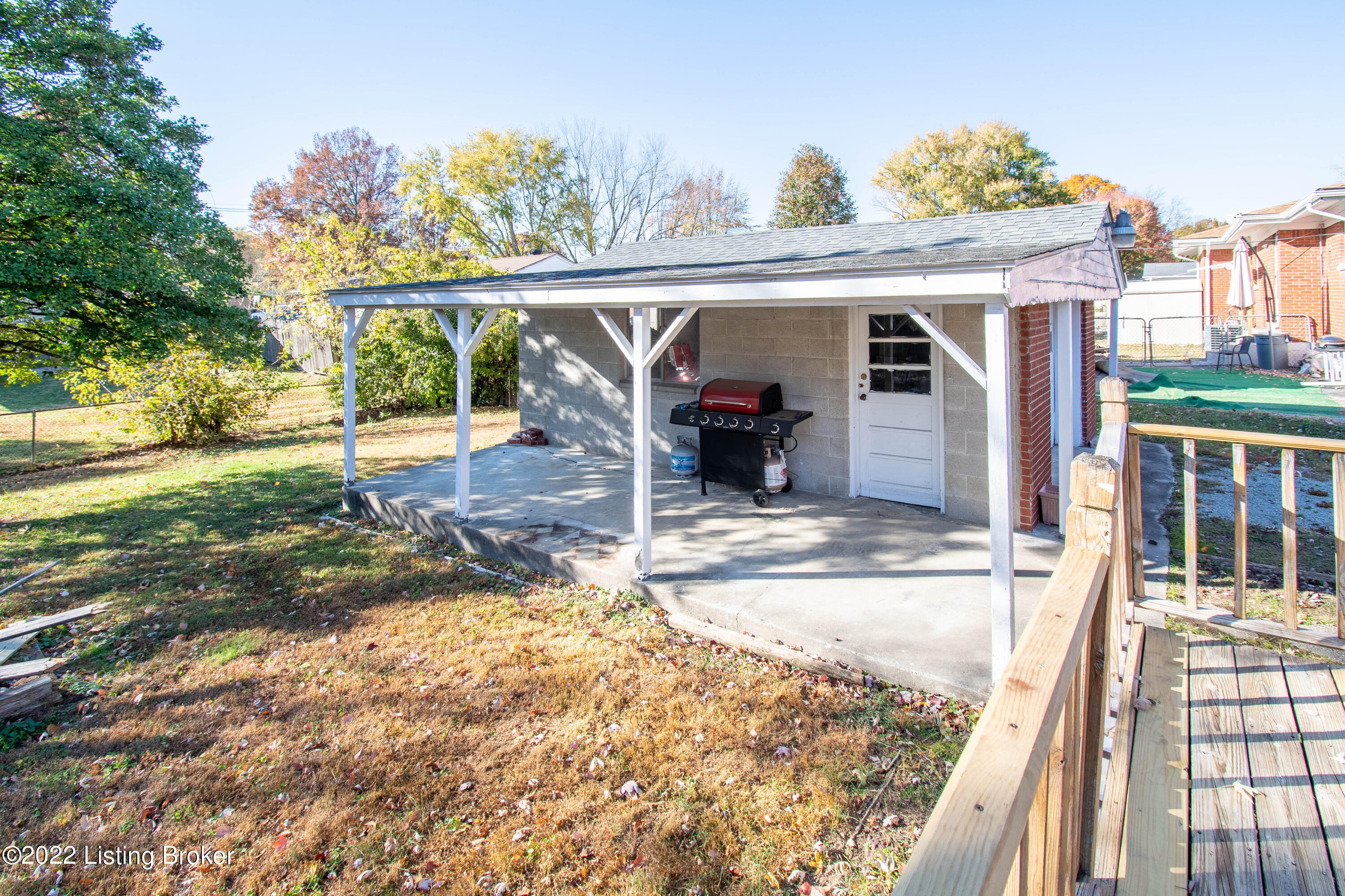 10612 Deering Road Louisville, KY 40272 - Photo 18 of 23 DSC_2584-HDR