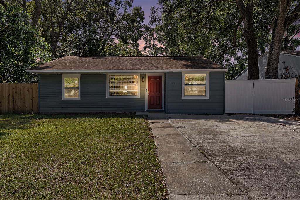 1209 East Flora Street Tampa, FL 33604 - Photo 2 of 31