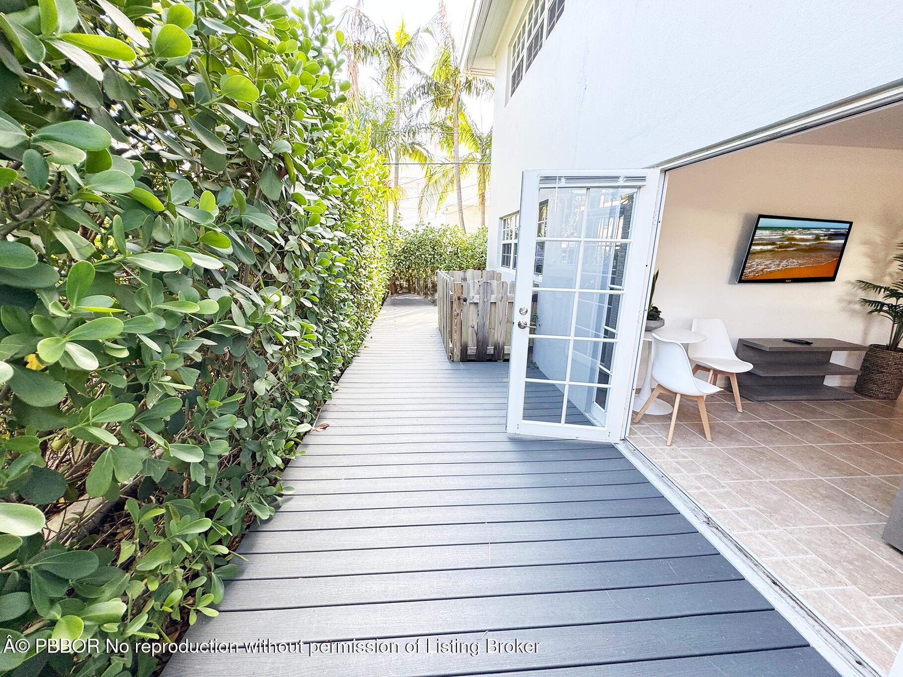 234 Oleander Avenue, Unit 1 Palm Beach, FL 33480 - Photo 3 of 19 IMG_2362