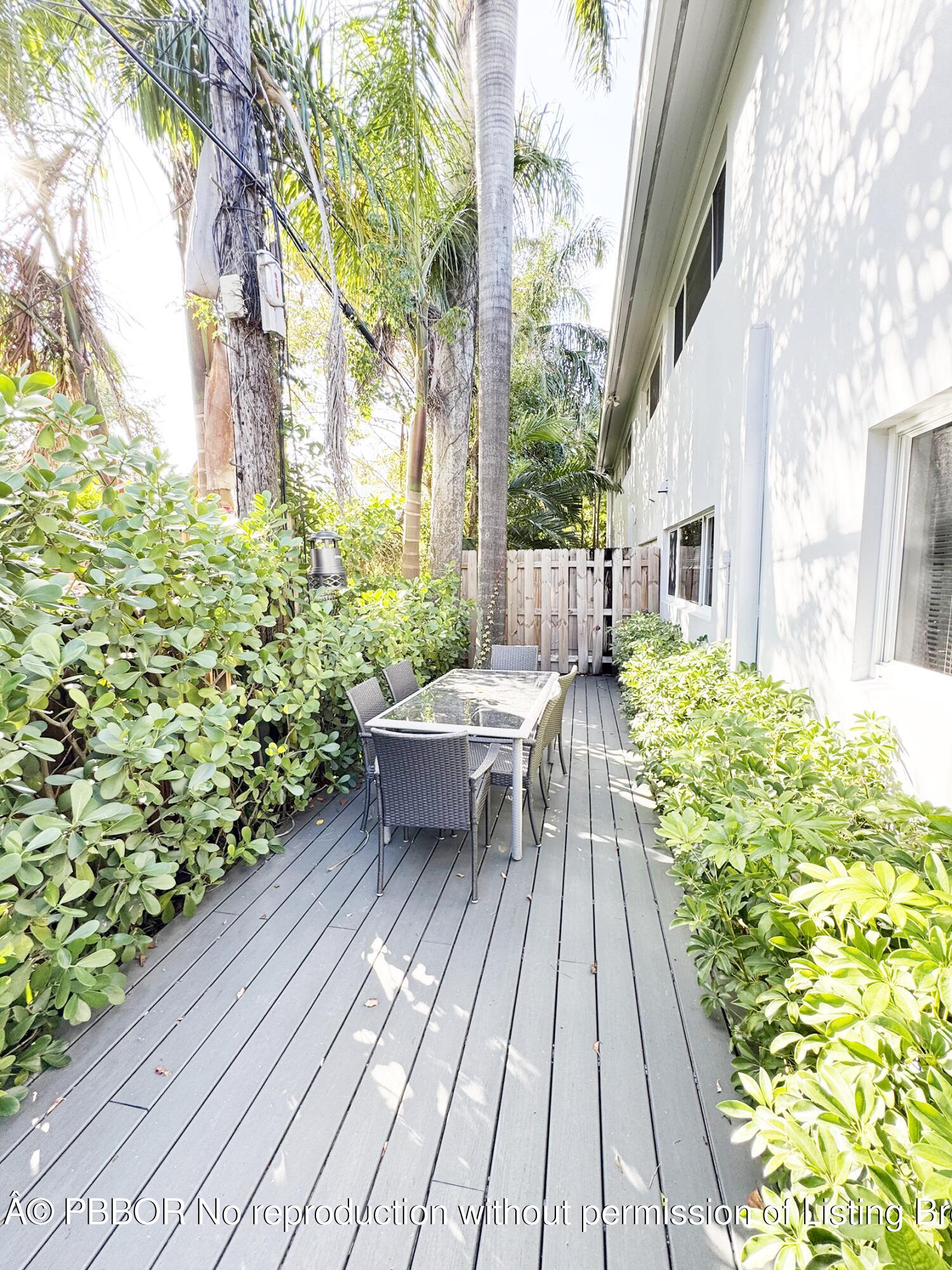 234 Oleander Avenue, Unit 1 Palm Beach, FL 33480 - Photo 4 of 19 IMG_2360