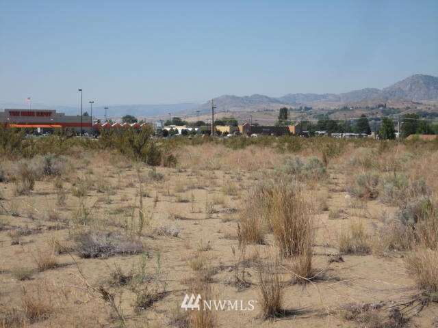 1 Engh Road Omak, WA 98841 - Photo 1 of 9 a view of lake and mountain