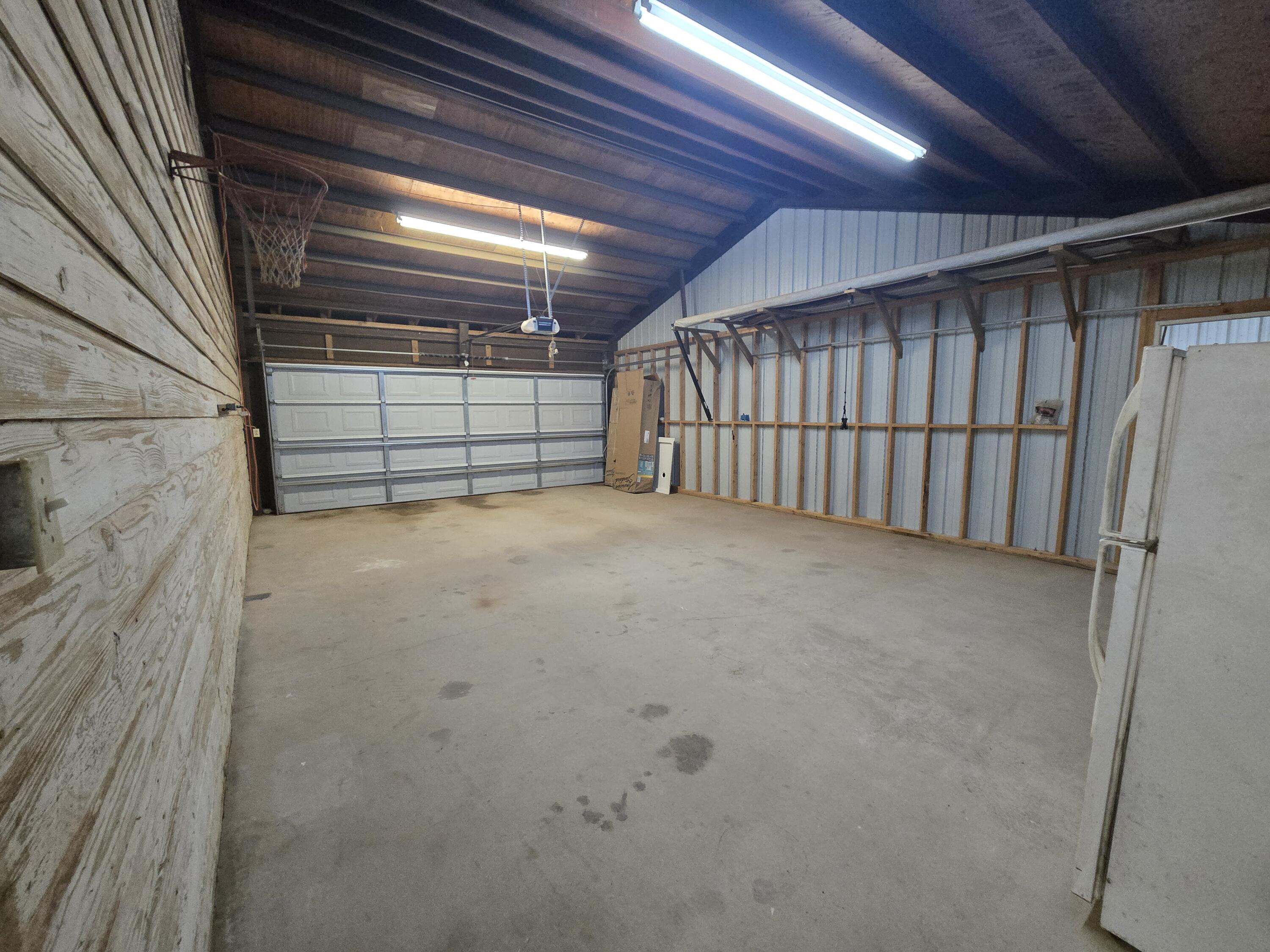 1612 Highway 87 Lamesa, TX 79331 - Photo 16 of 26 Garage