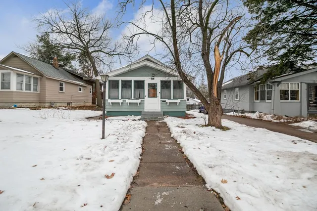 $265,000 | 2014 Cottage Avenue East, St. Paul, MN 55119