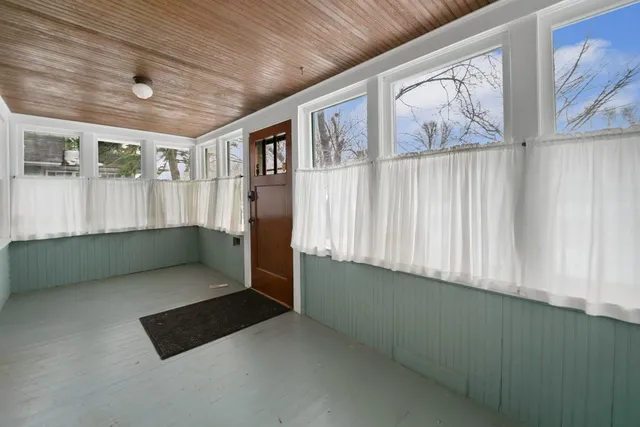 $265,000 | 2014 Cottage Avenue East, St. Paul, MN 55119