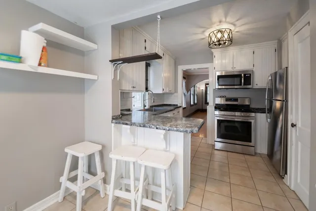 $265,000 | 2014 Cottage Avenue East, St. Paul, MN 55119