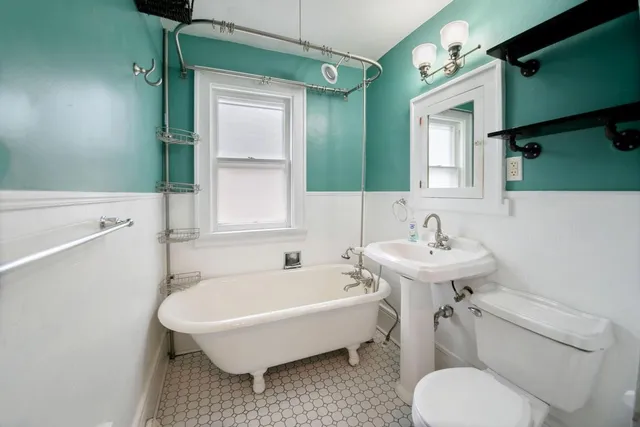 $265,000 | 2014 Cottage Avenue East, St. Paul, MN 55119