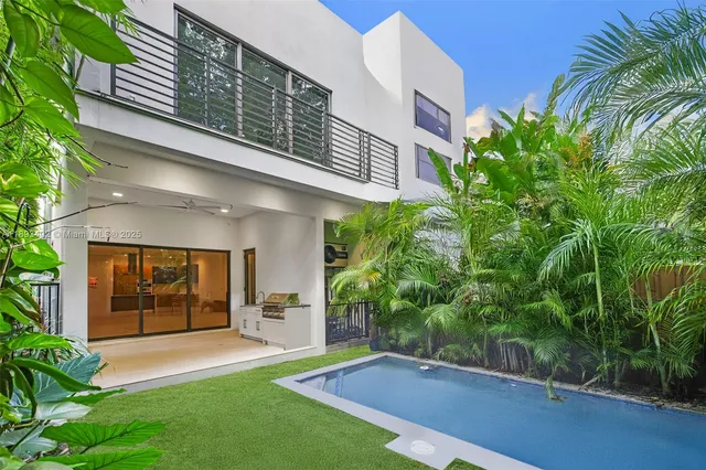 $2,285,000 | 3063 Elizabeth Street, Miami, FL 33133