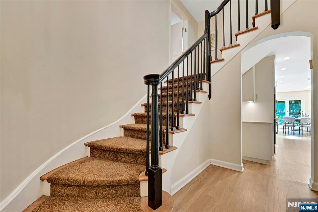 626 Sunderland Road Teaneck, NJ 07666 - Photo 5 of 40 Gallery Image 5