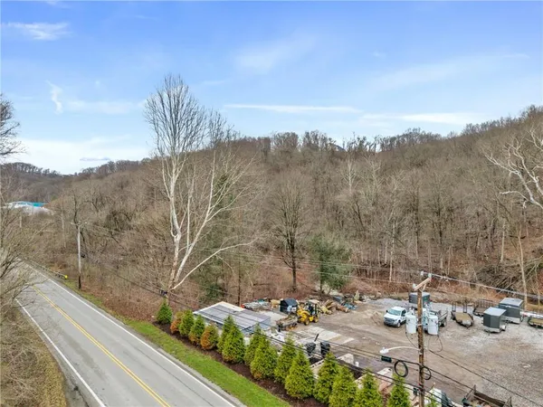 a view of a yard with mountain view