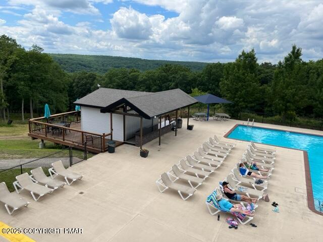 2196 Scarborough Way Bushkill, PA 18324 - Photo 31 of 58 Saw Creek Top of the World Teaki Bar