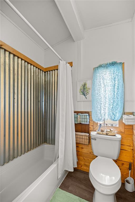 17172 Northeast 37th Terrace Citra, FL 32113 - Photo 4 of 38 a bathroom with a toilet a sink and a bathtub