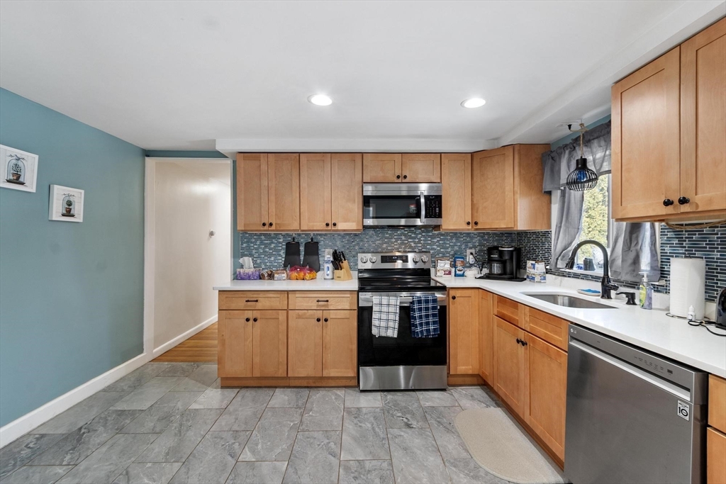 18 Dunham Road Beverly, MA 01915 - Photo 8 of 30