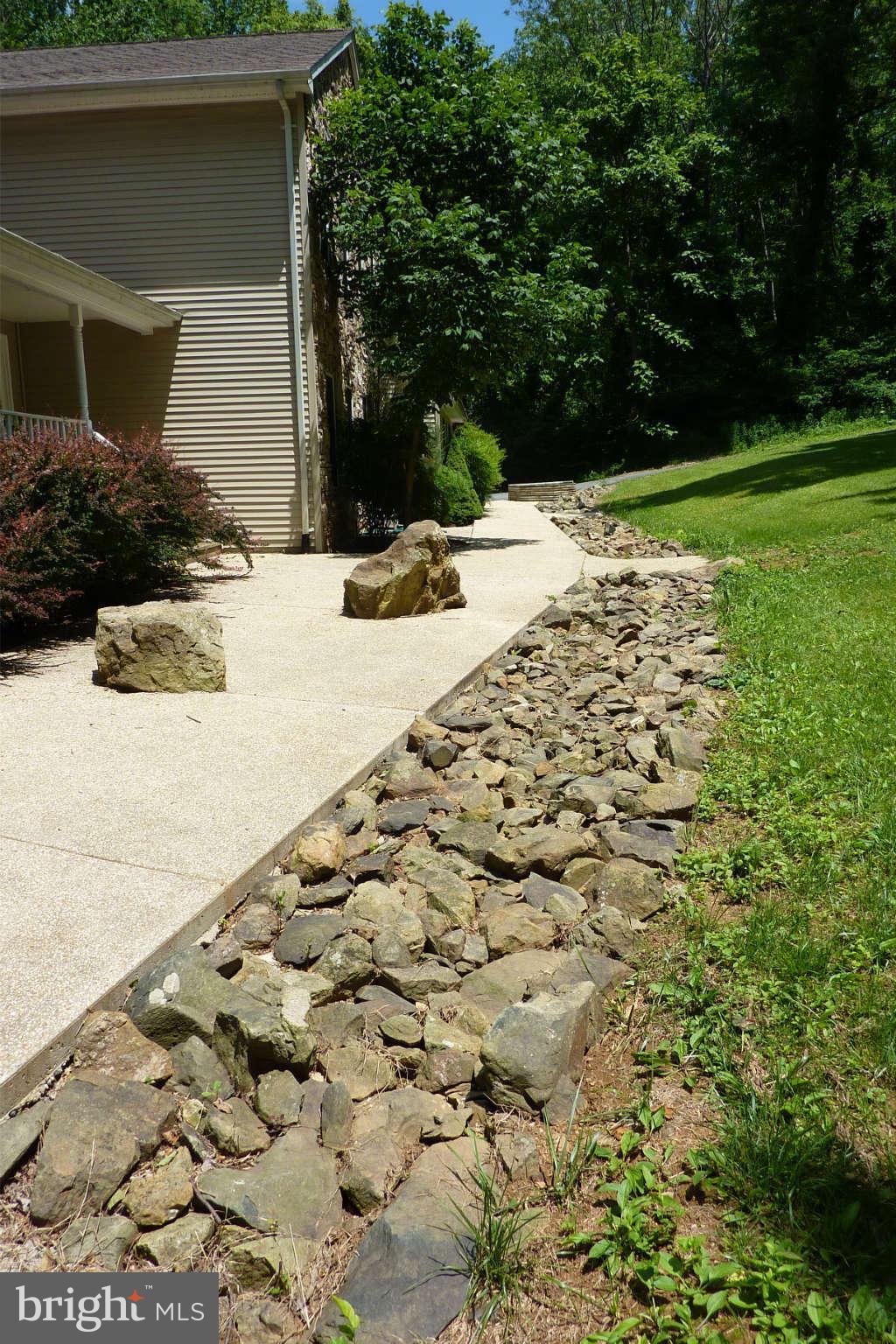 21245 Blue Ridge Mountain Road Paris, VA 20130 - Photo 5 of 28 Exterior (Front)