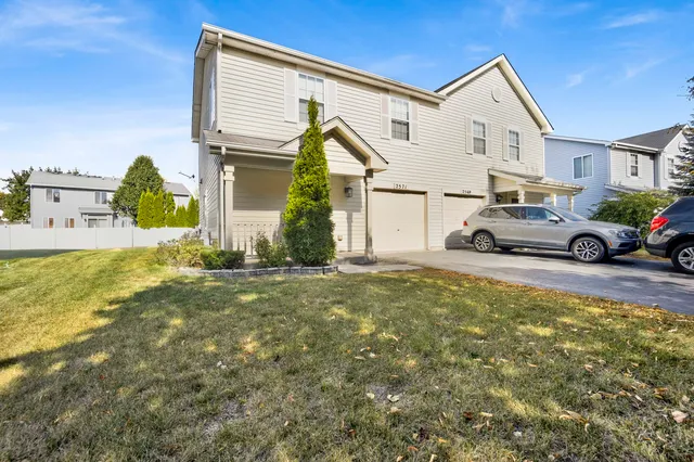 $2,100 | 2571 Eldorado Lane, Unit 1, Naperville, IL 60564